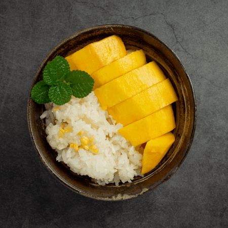 Sticky rice with mango